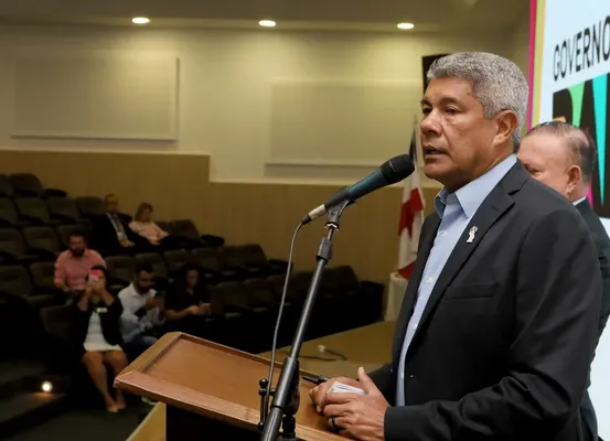 63% dos eleitores da Bahia aprovam governo Jerônimo Rodrigues, e 32% desaprovam