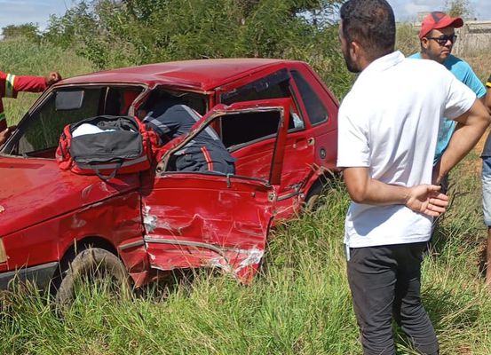 Acidente entre carro e caminhão em Salobro deixa uma vítima fatal