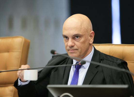 Alexandre de Moraes teria usado TSE 'informalmente' para investigar bolsonaristas, segundo jornal - o que se sabe