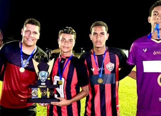 Atletas de Morro do Chapéu conquistam título invicto da Copa Níquel integrando equipe sub-16 do Esporte Clube Vitória