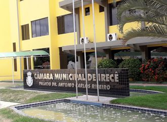 Câmara de Vereadores de Irecê dispensa licitação em contrato de R$ 55 mil para painéis de LED