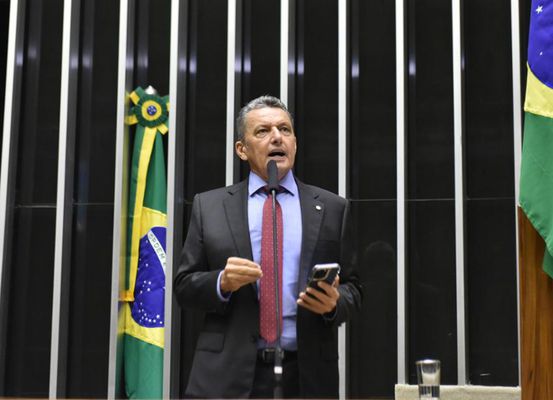 Deputado Charles Fernandes propõe royalties a municípios por parques eólicos e solares