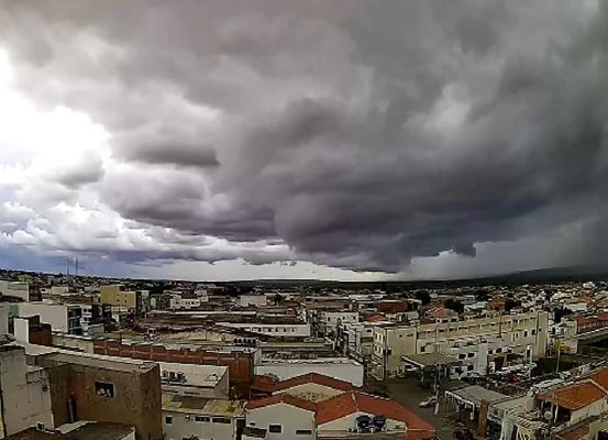 Clima: Inmet alerta para chuvas em grande parte do país no mês de janeiro