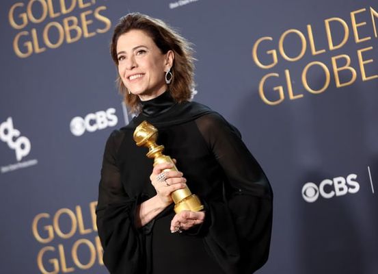 Fernanda Torres leva Globo de Ouro por atuação em Ainda Estou Aqui