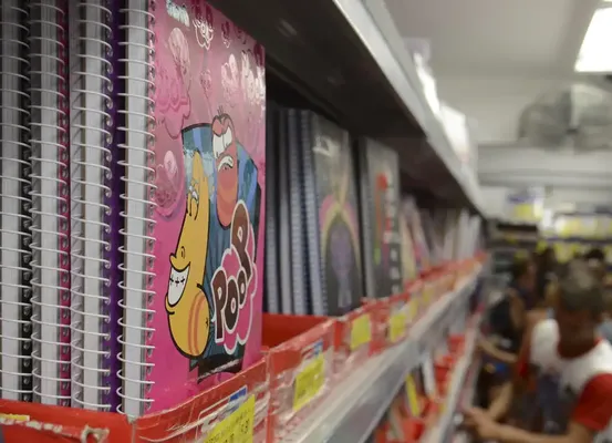 Gastos com material escolar impactam orçamento de 85% das famílias