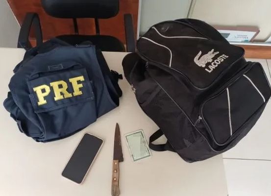 Homem com faca ameaça passageira em ônibus e é detido em Feira de Santana; ônibus vinha para Irecê