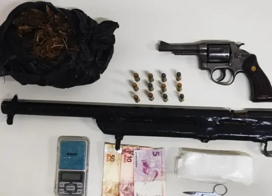 Homem é preso com armas e drogas durante operação na região de Irecê