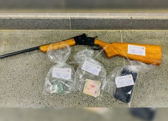 Homem é preso com rifle e dez pinos de cocaína em São Gabriel