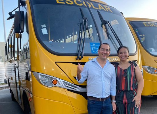João Dourado recebe novo transporte escolar