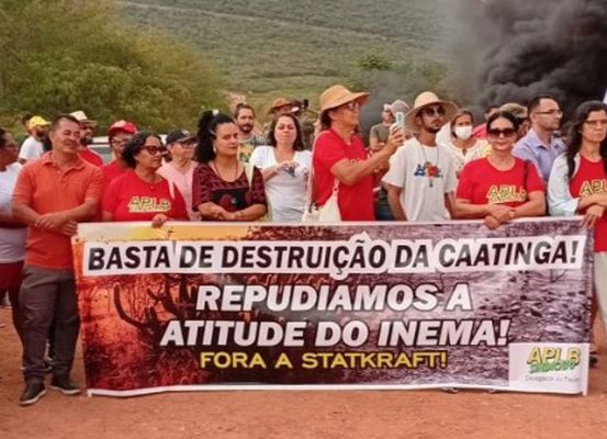 Manifestação em Uibaí denuncia o INEMA por liberar desmatamento da caatinga para instalação de usina solar