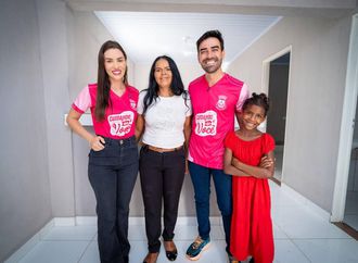 Meu Lar: Prefeito e Primeira-dama entregam mais uma casa do programa em Luís Eduardo Magalhães