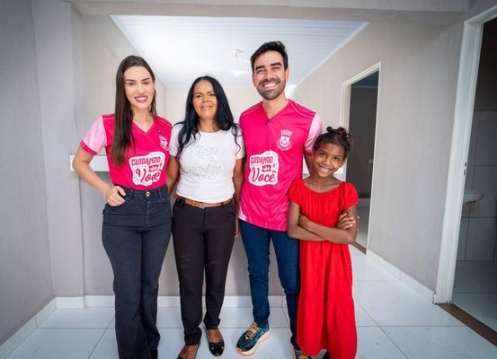 Meu Lar: Prefeito e Primeira-dama entregam mais uma casa do programa em Luís Eduardo Magalhães