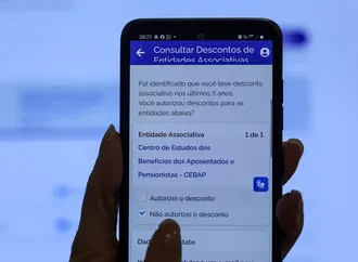 Segurados do INSS podem pedir devolução de descontos ilegais