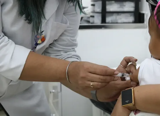 Sem gotinha: entenda como fica novo esquema vacinal contra a pólio