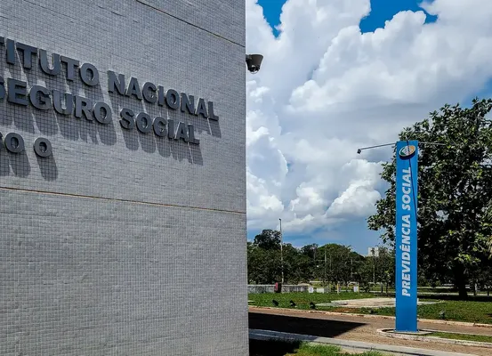 Servidores do INSS entram em greve por tempo indeterminado
