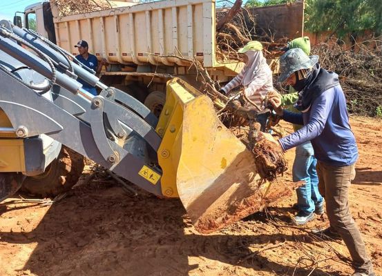 Sob nova administração, Ibipeba começa grande operação de limpeza urbana