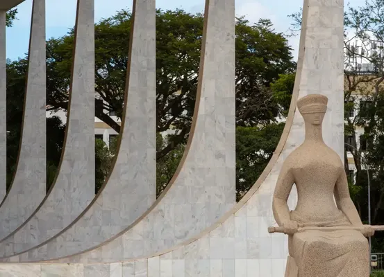 STF envia ao Legislativo decisão que descriminalizou porte de maconha