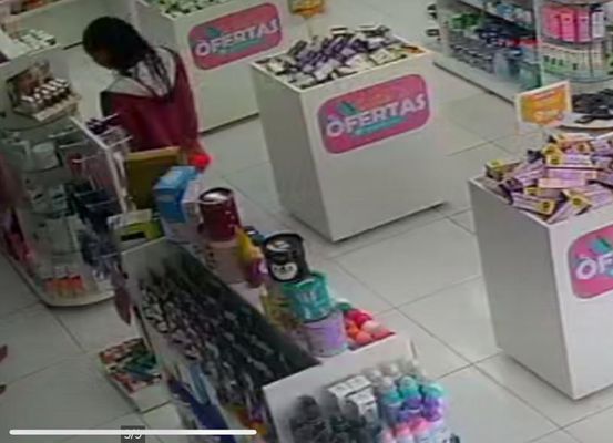 Tentativa de furto é frustrada por funcionária numa farmácia na 1º de Janeiro, veja vídeo
