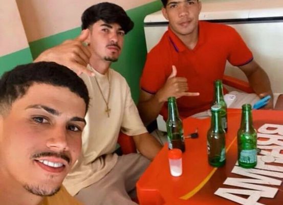 Três jovens ficam feridos em acidente entre motos em São Gabriel
